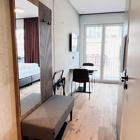 Mikes 3* Munich
